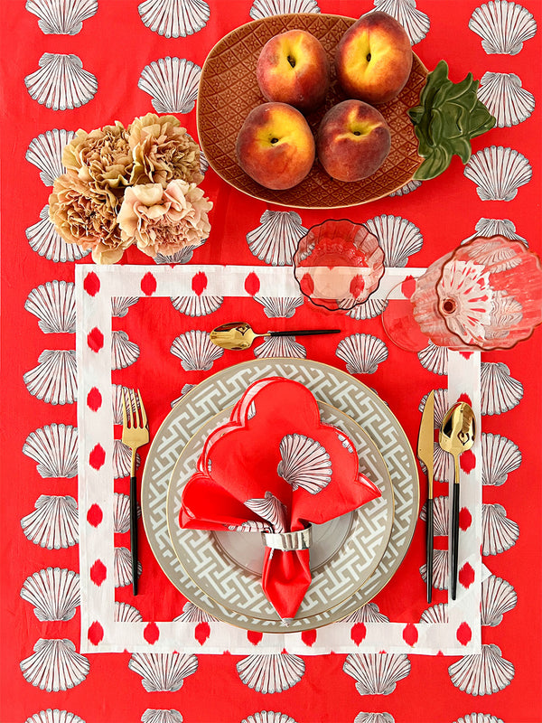 Elegant summer table setting featuring maritime shells and dots napkins