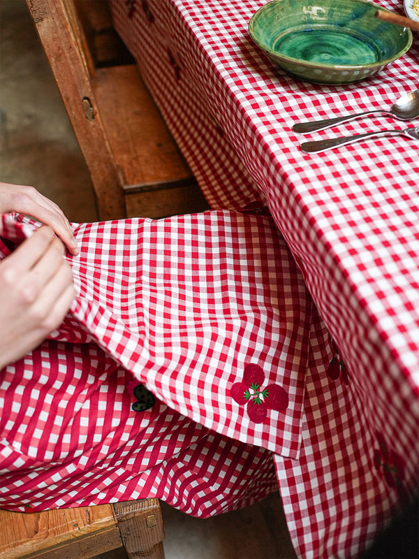 High-end heirloom tablecloth by Nimo, blending sustainable materials with traditional Italian storytelling.